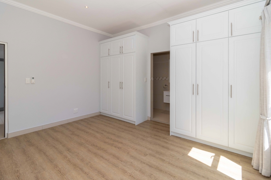 5 Bedroom Property for Sale in Val De Vie Estate Western Cape